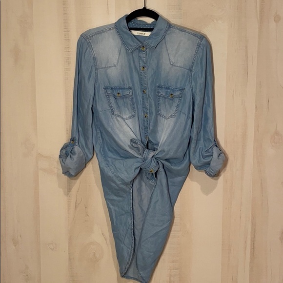 ⭐️RARE FIND⭐️LOVE 8 Hi-Low Denim Shirt - Picture 1 of 15